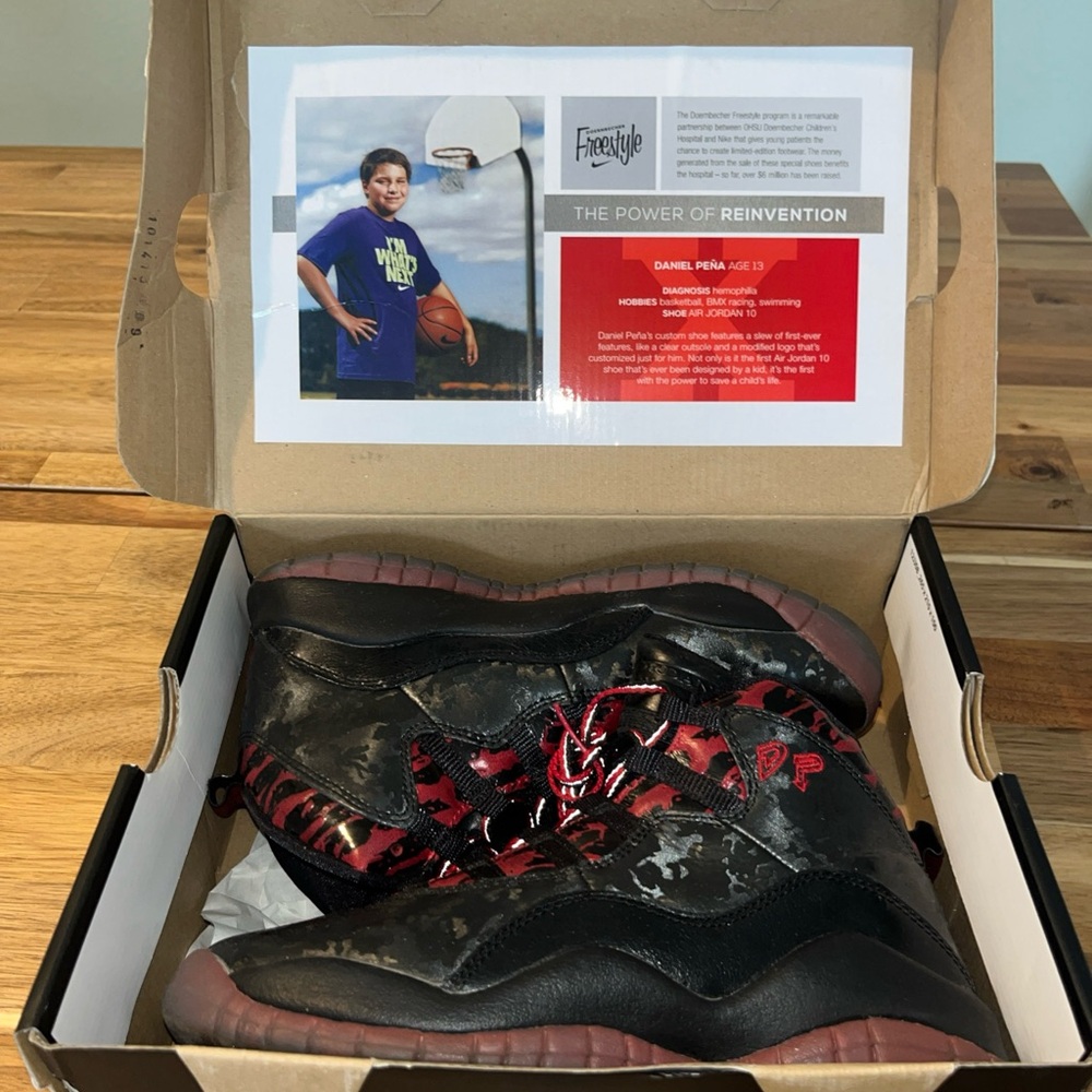 Freestyle Men's Black and Red Sport Sneakers